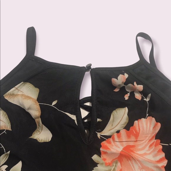 🌟SALE 2/$10.00‼️ Oxygen Women’s Black / Floral, lace up V-neck blouse size M - Picture 7 of 7